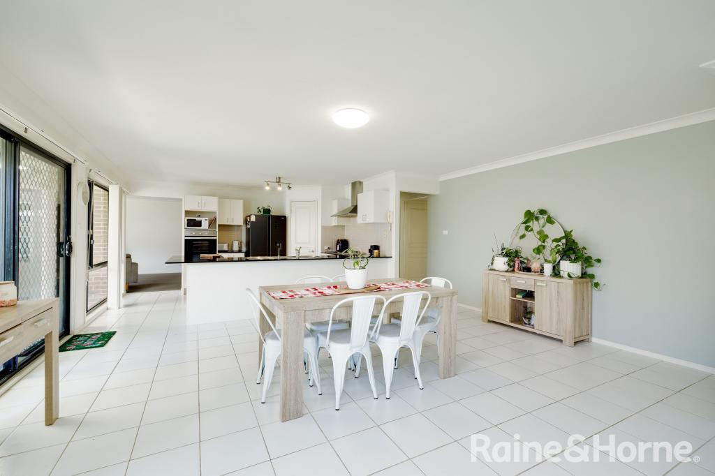 33 DUNBAR RD, CAMERON PARK, NSW 2285