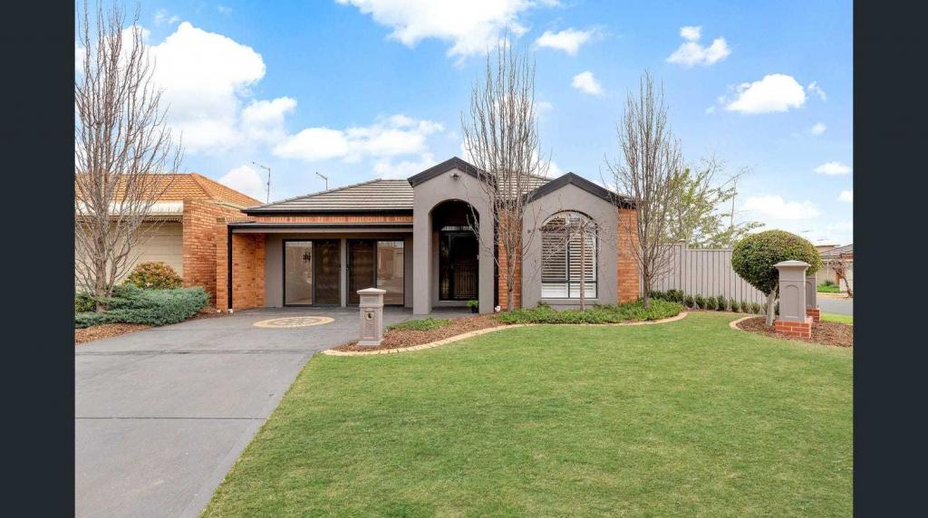 12 Finstall Cl, Caroline Springs, VIC 3023