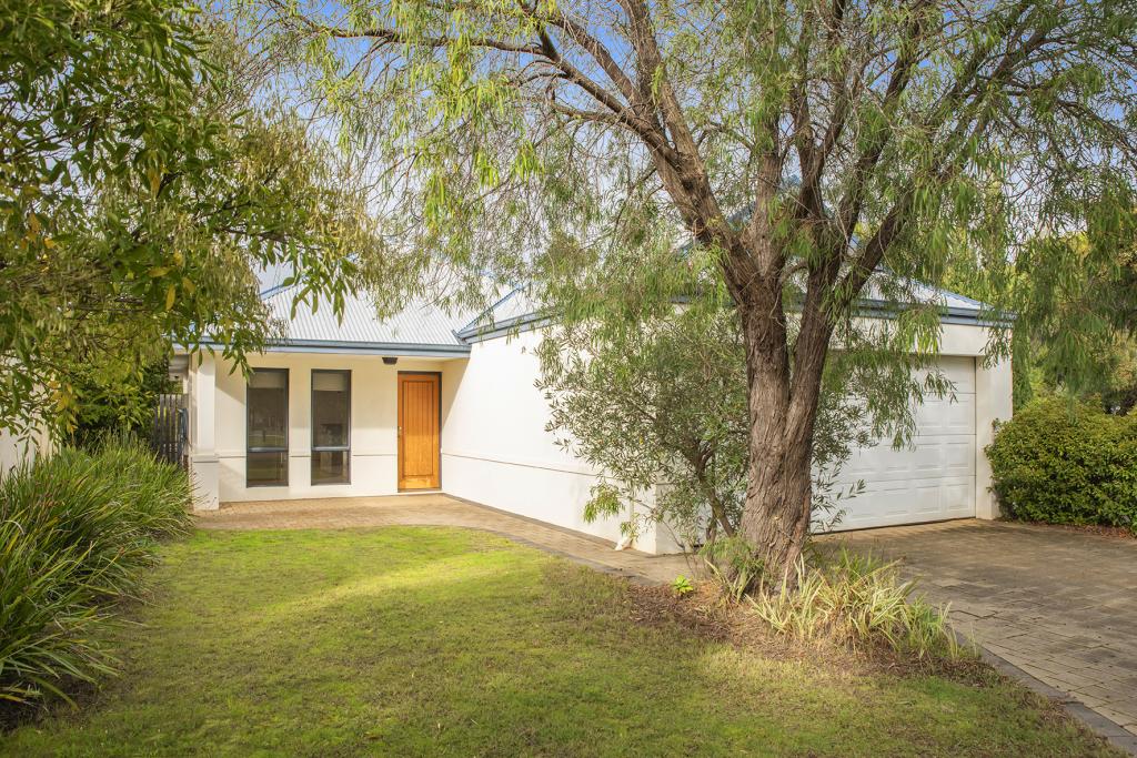 26 Wilson Ave, Quindalup, WA 6281