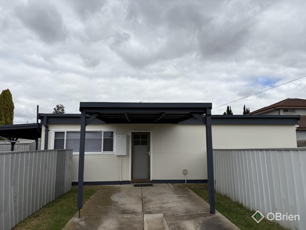 2/13 CLEVELAND ST, ST ALBANS, VIC 3021