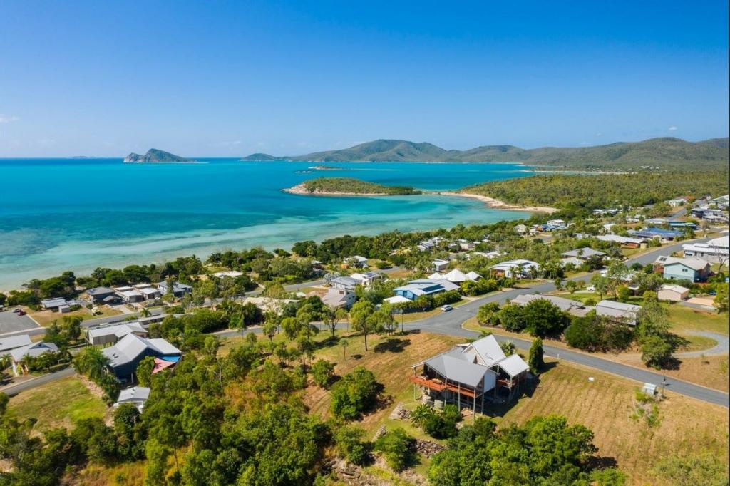 28 ROSERIC CRES, HIDEAWAY BAY, QLD 4800