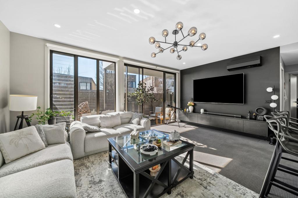 5/4 Yarra Bing Cres, Burwood, VIC 3125
