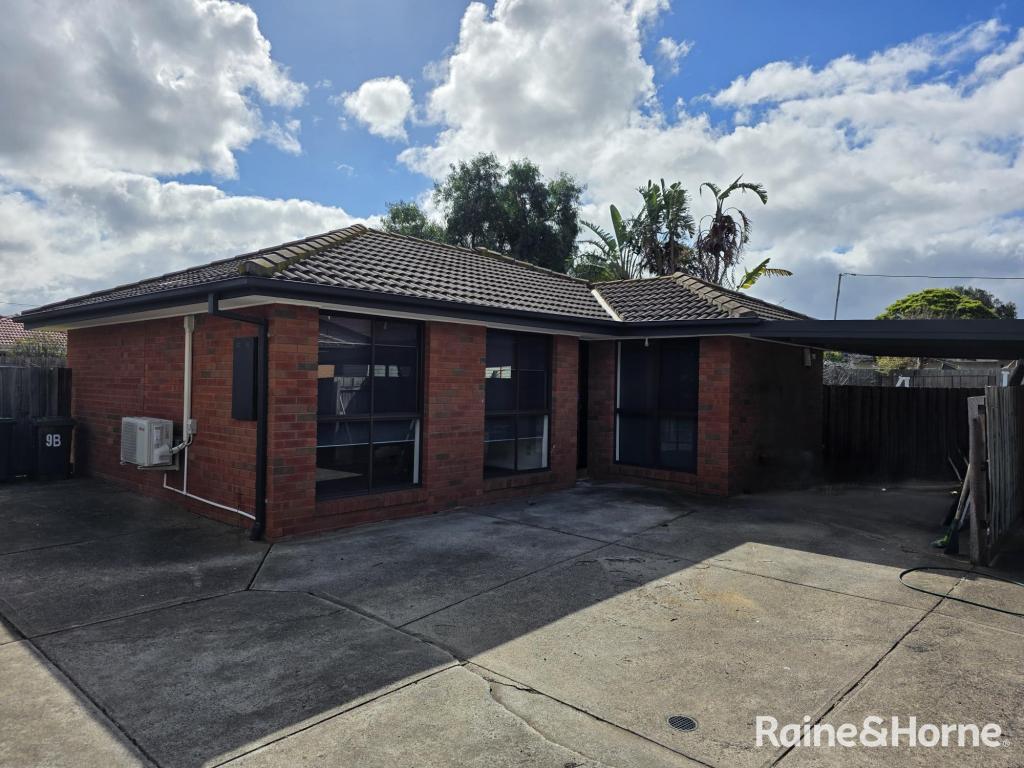 2/9 HARMON AVE, ST ALBANS, VIC 3021