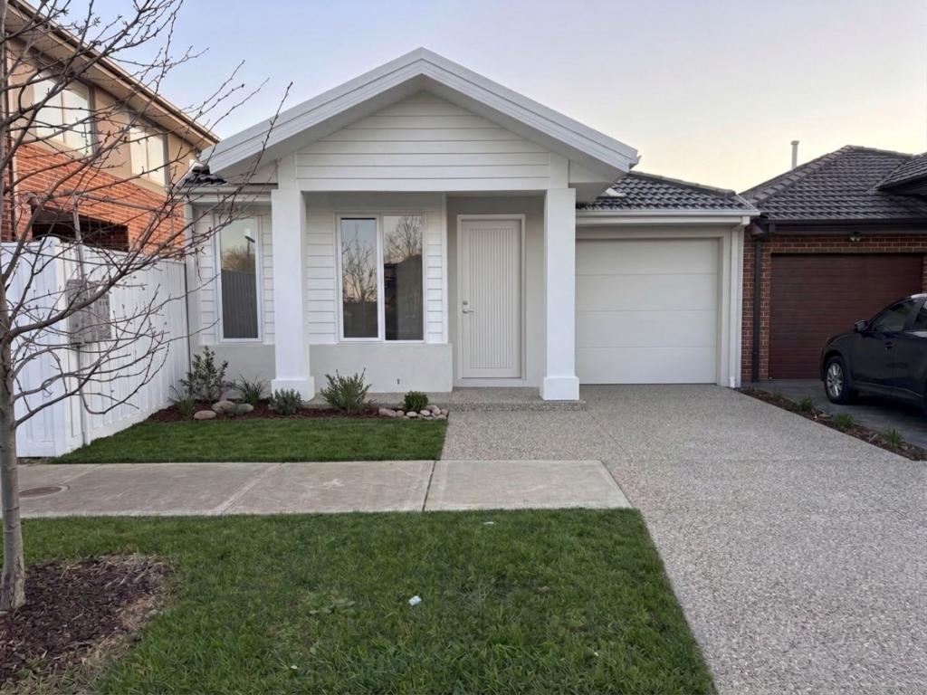 14 Deoro Pde, Clyde North, VIC 3978