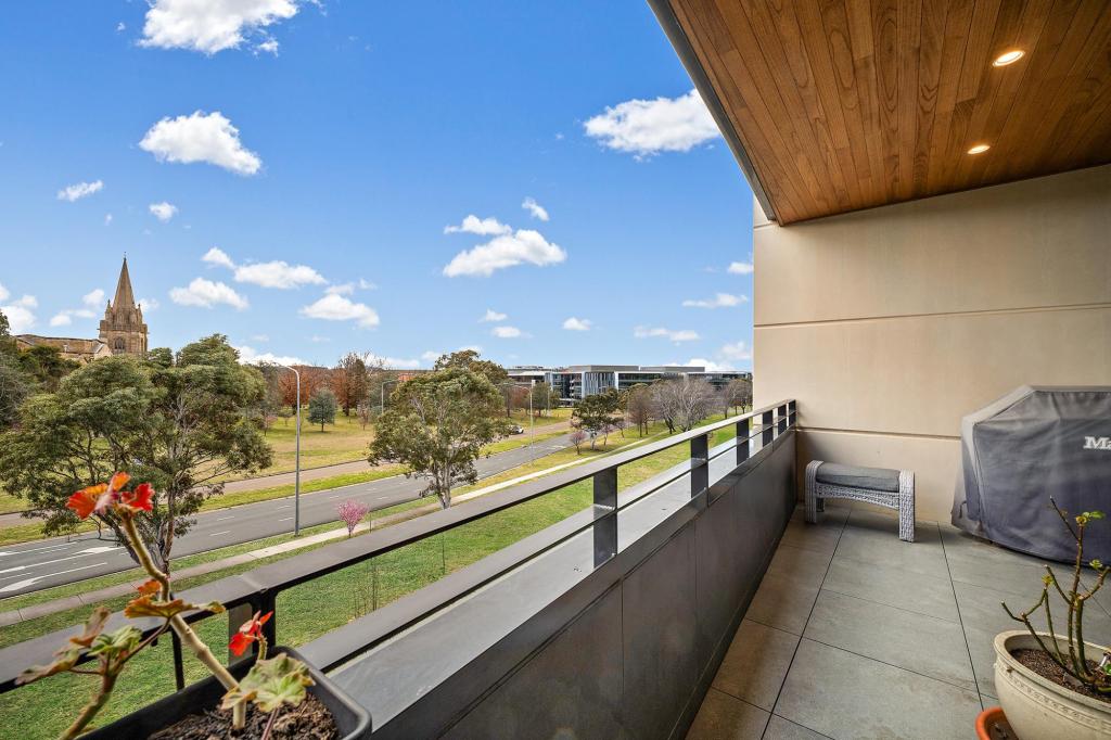 60/7 State Cir, Forrest, ACT 2603