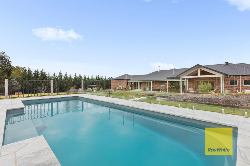 7 Dinnys Lane, Batesford, VIC 3213