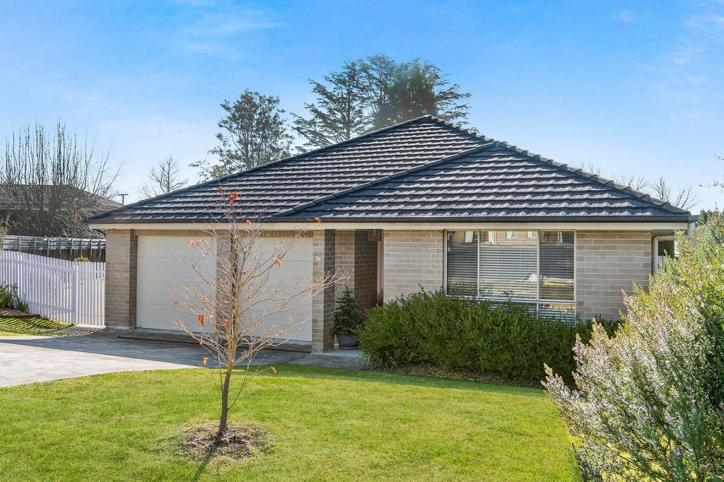 8 Lansdown Pl, Moss Vale, NSW 2577