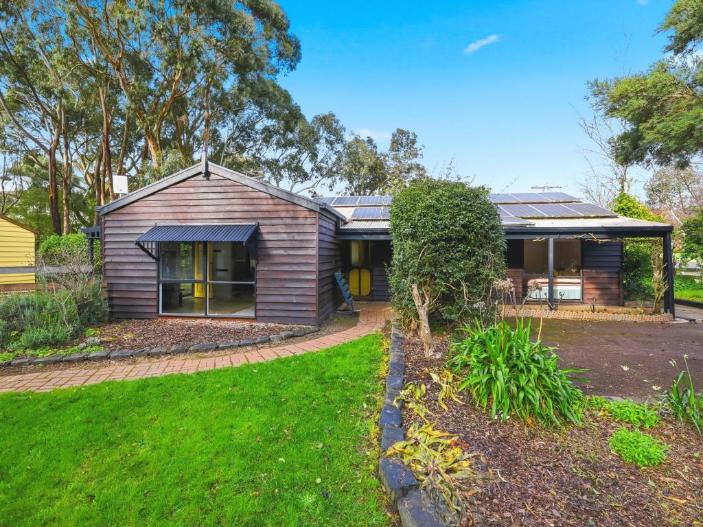 39-41 Urquhart St, Gordon, VIC 3345
