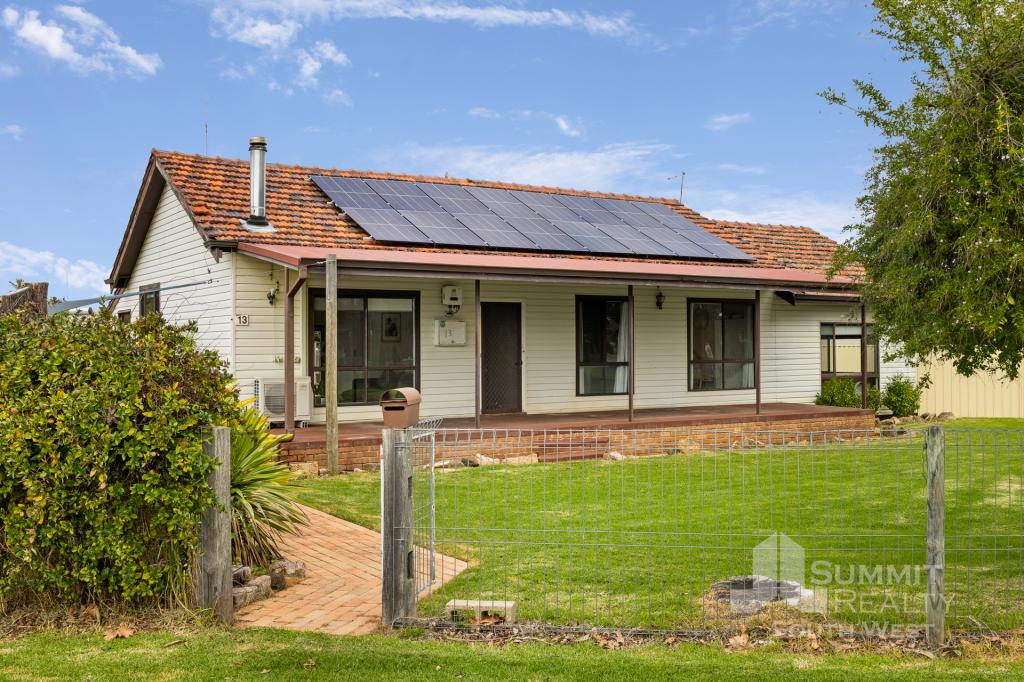 13 Hackett Rd, Harvey, WA 6220