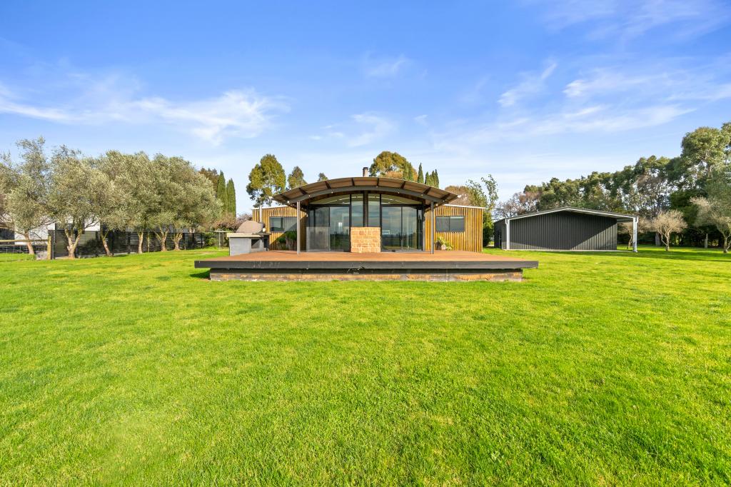 202 Gibsons Rd, Sale, VIC 3850