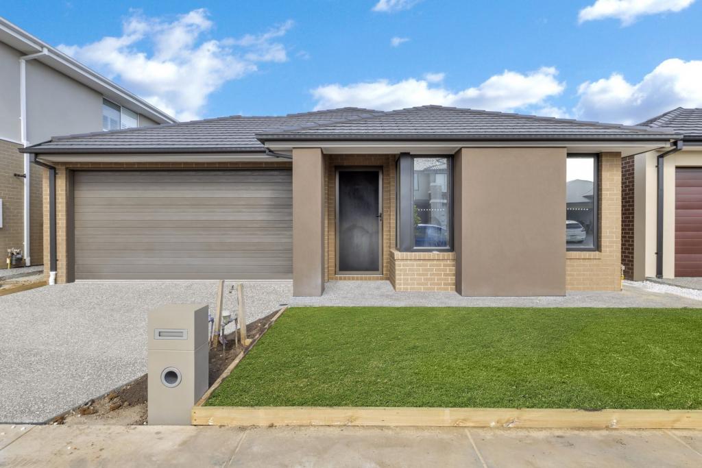 33 Shearjoy Loop, Clyde North, VIC 3978