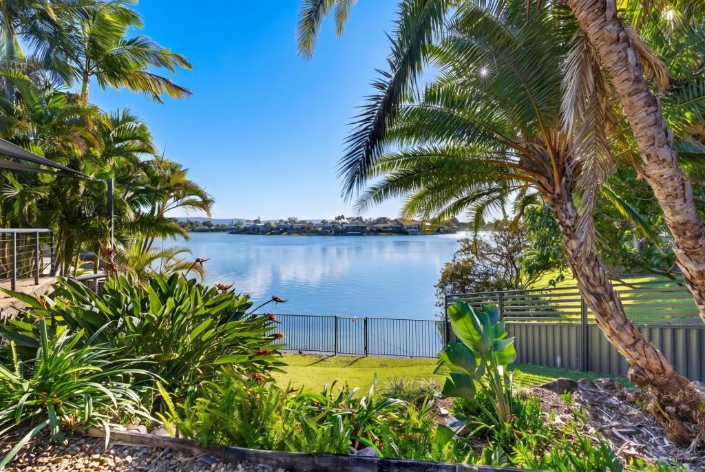 21 Barrier Reef Dr, Mermaid Waters, QLD 4218