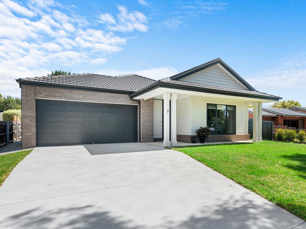 7 Wy Yung Hts, Wy Yung, VIC 3875