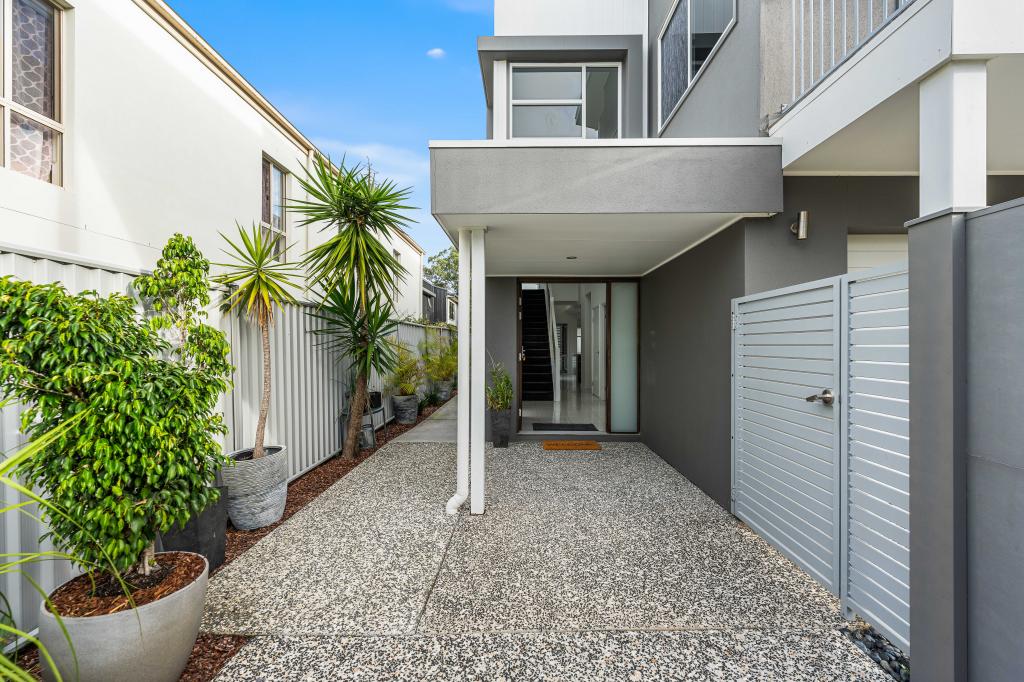 70 Bamboo Ave, Bundall, QLD 4217