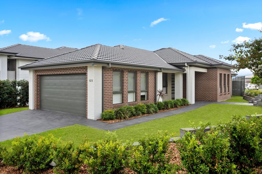 123 Balmoral Pde, Tullimbar, NSW 2527