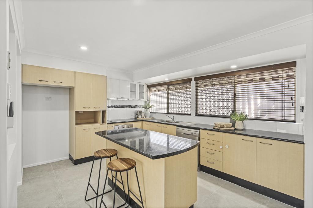15 Crenshaw Ct, Parkwood, QLD 4214