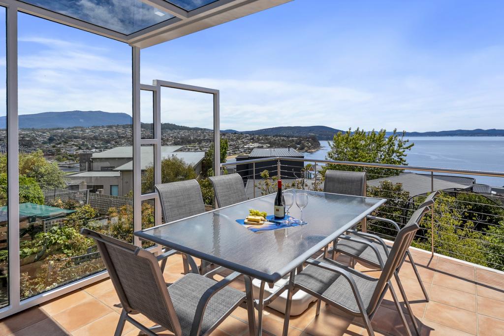 15 Tahune Cres, Blackmans Bay, TAS 7052