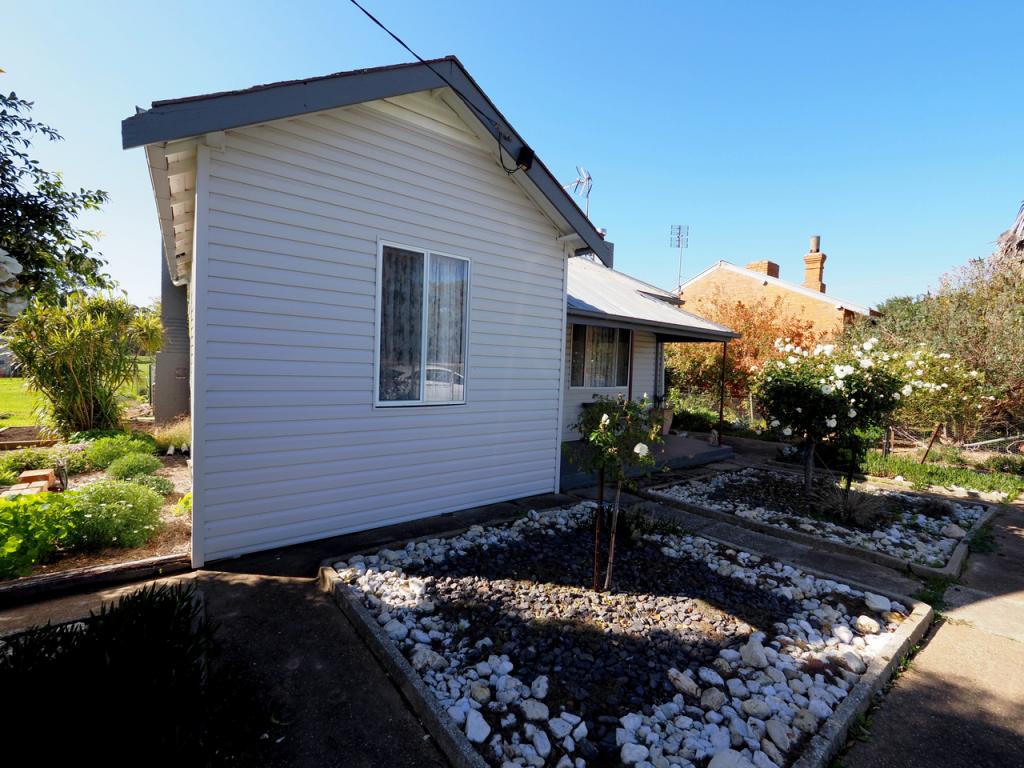 70 Navarre St, Redbank, VIC 3477