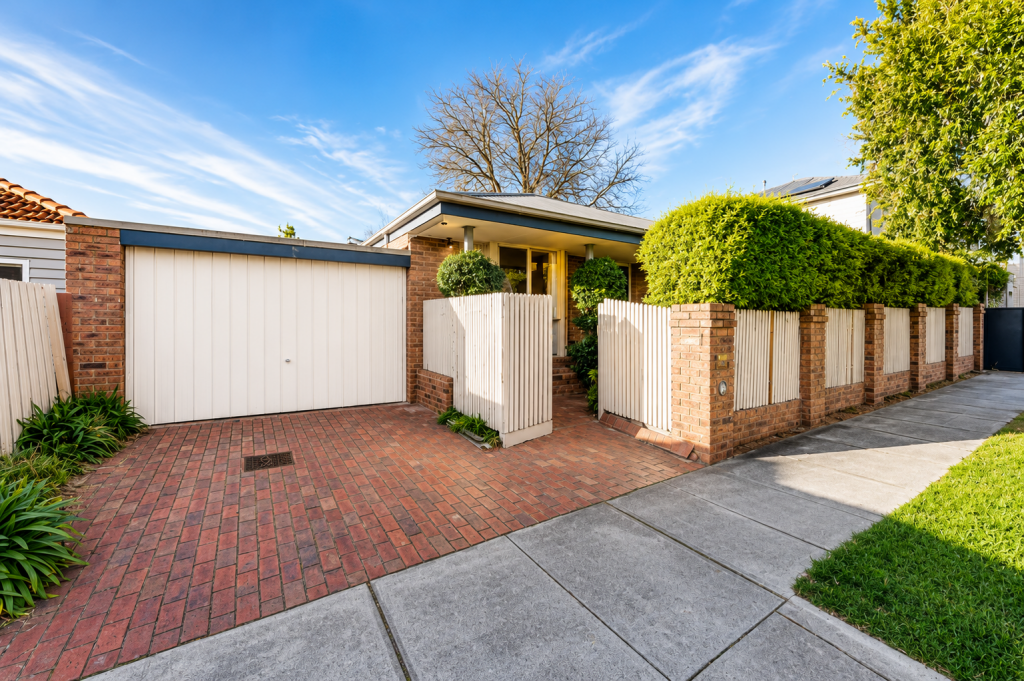 74B HALL ST, ORMOND, VIC 3204
