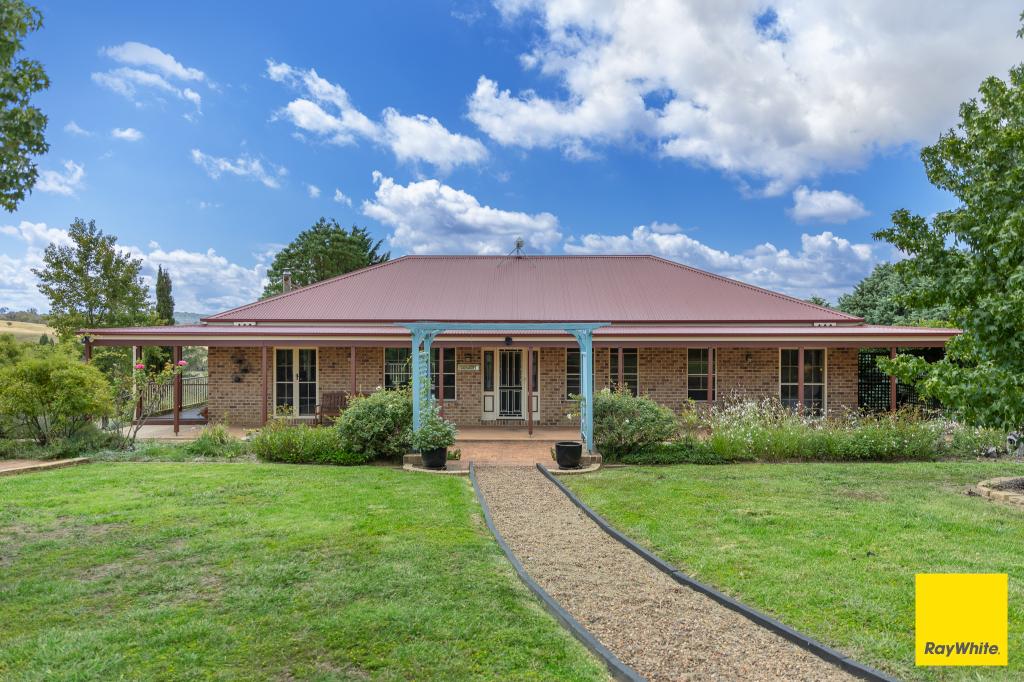 7 MEADOW RD, ARMIDALE, NSW 2350