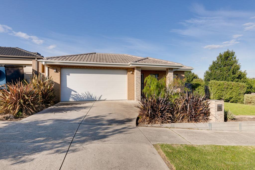 16 Cascade Way, Pakenham, VIC 3810