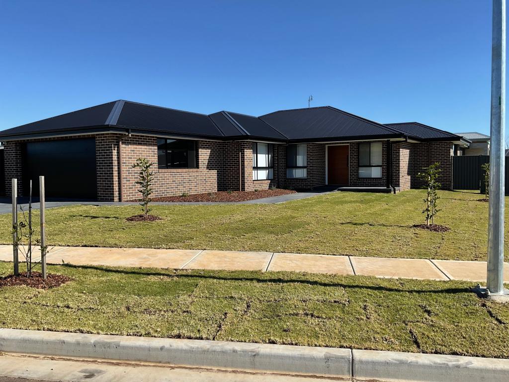 7 BROADWAY DR, NORTH TAMWORTH, NSW 2340