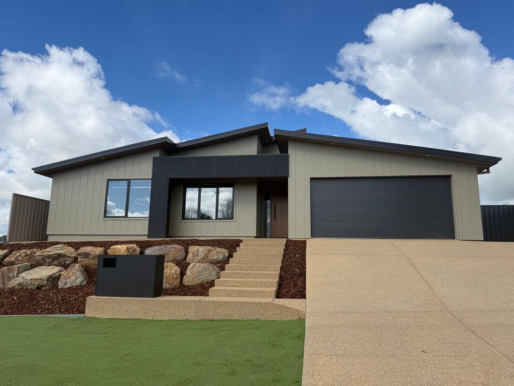 9 Deakin Ave, Lloyd, NSW 2650