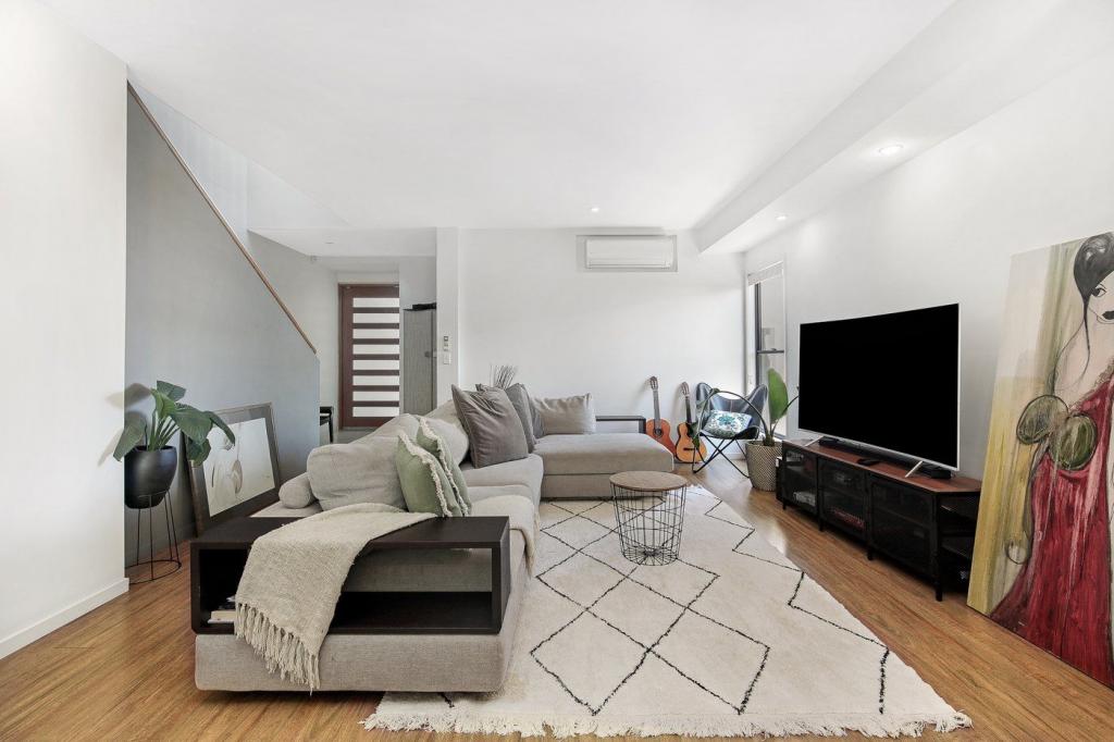 2/25 Muscovey Ave, Paradise Point, QLD 4216