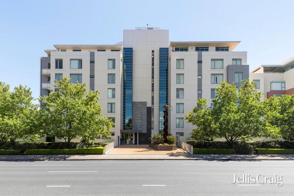 2005/2 Sovereign Point Ct, Doncaster, VIC 3108