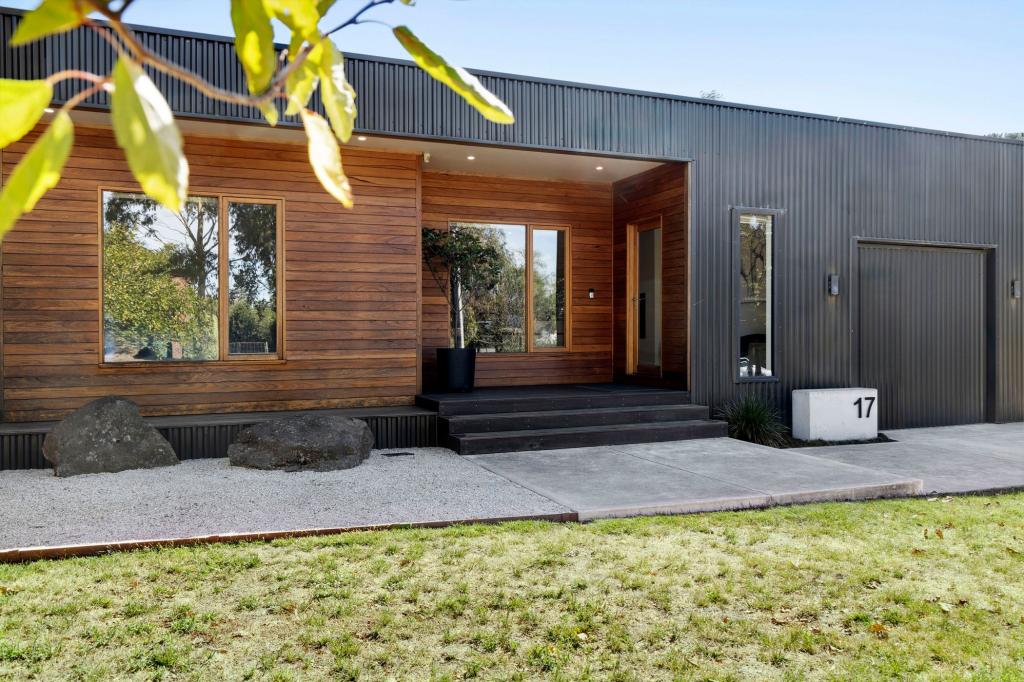 17 Brewster St, Woodend, VIC 3442