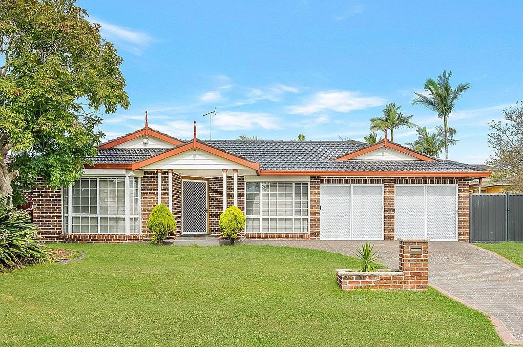 4 Palm Cl, Green Valley, NSW 2168
