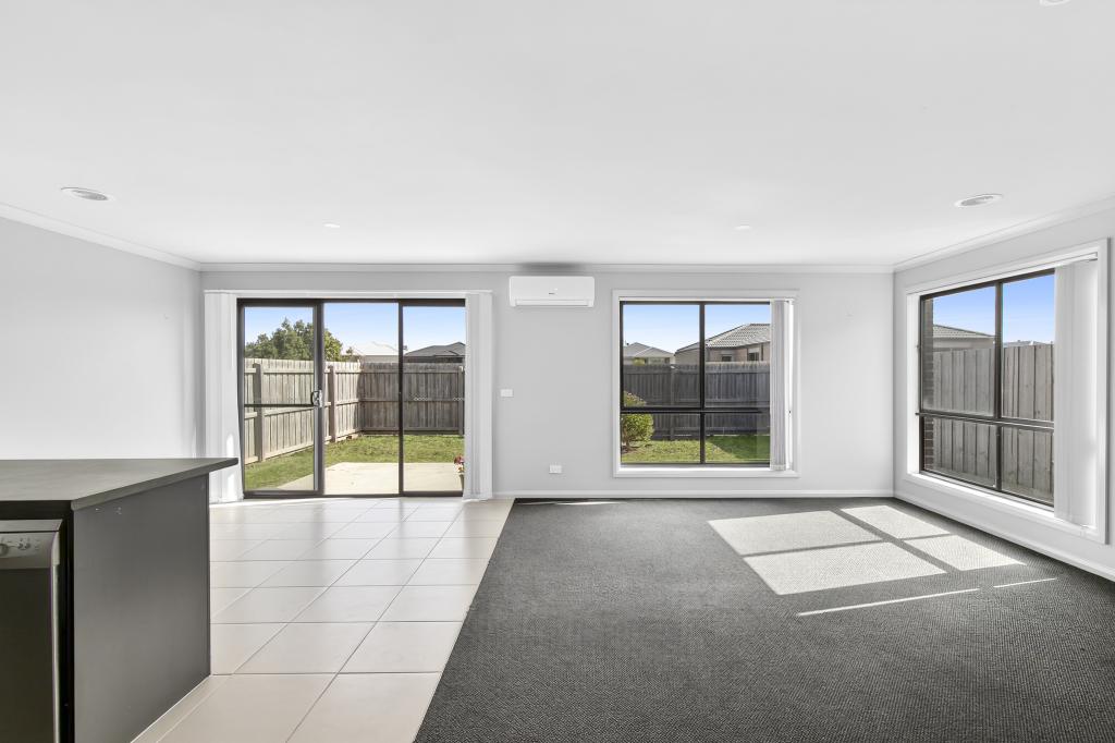 24 CORELLA RD, ARMSTRONG CREEK, VIC 3217