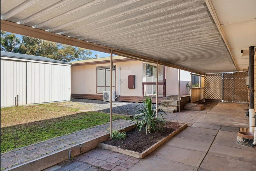 5a Lawrence St, Morphett Vale, SA 5162