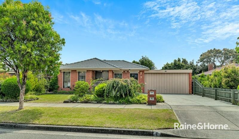 7 Farrer Cl, Cranbourne, VIC 3977