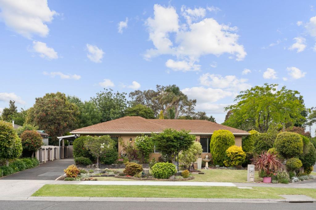 35 Ambleside Cres, Berwick, VIC 3806