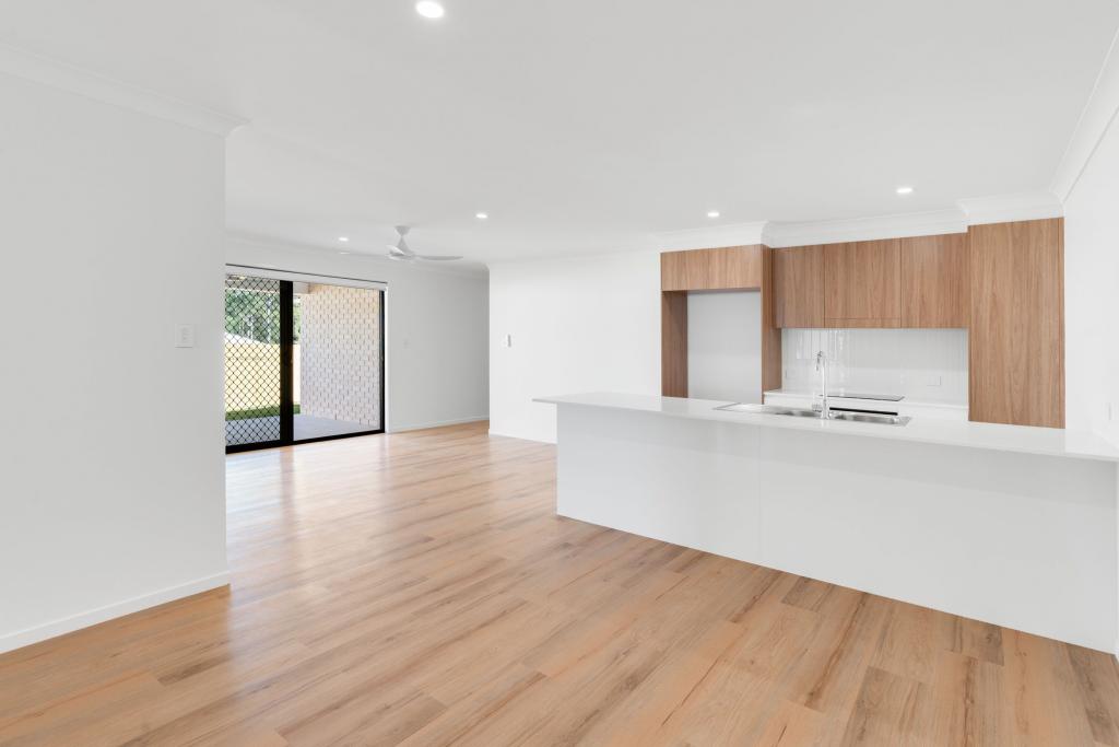 42a Kensington Dr, Southside, QLD 4570