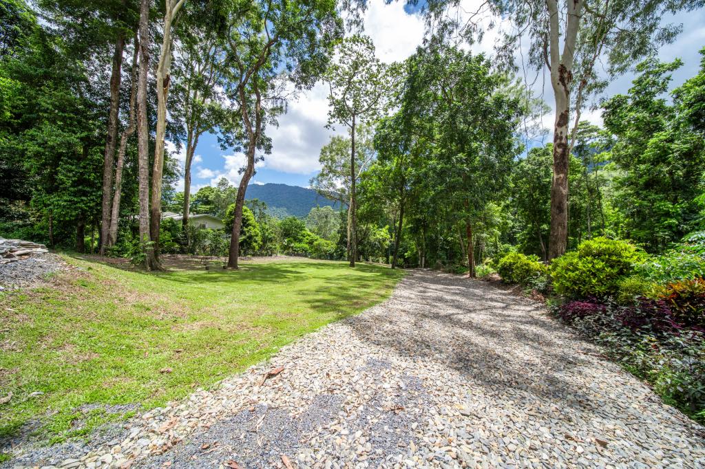 42 Woodridge Cl, Redlynch, QLD 4870