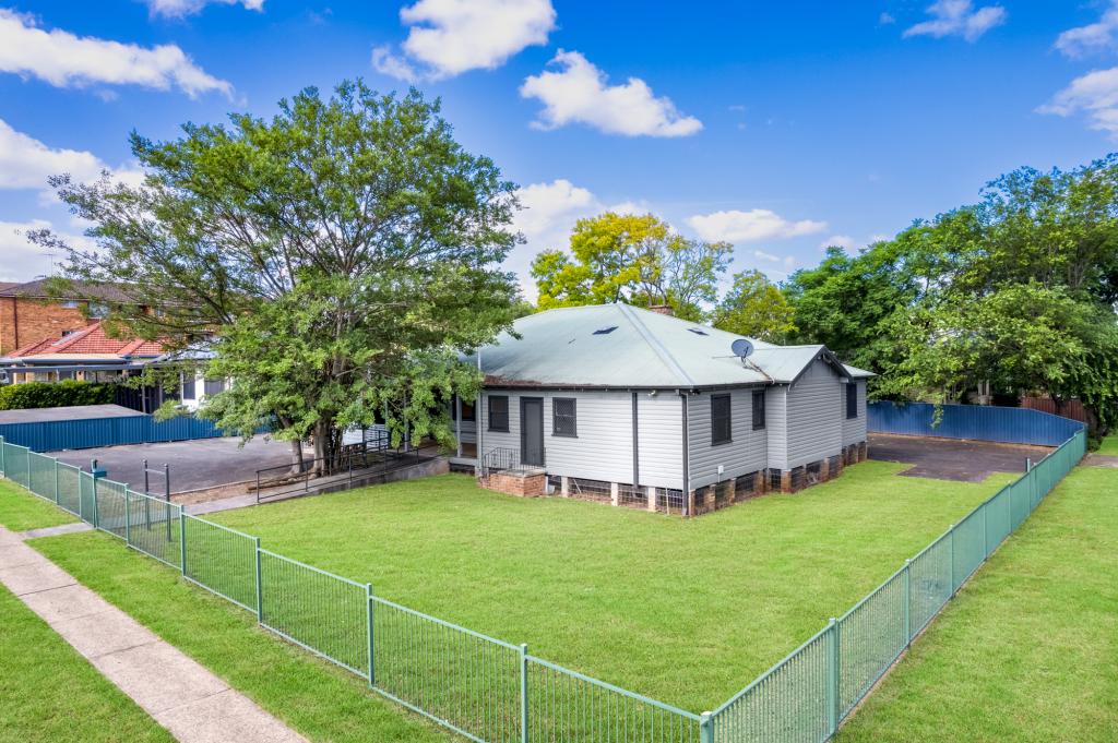 1 Reddall St, Campbelltown, NSW 2560