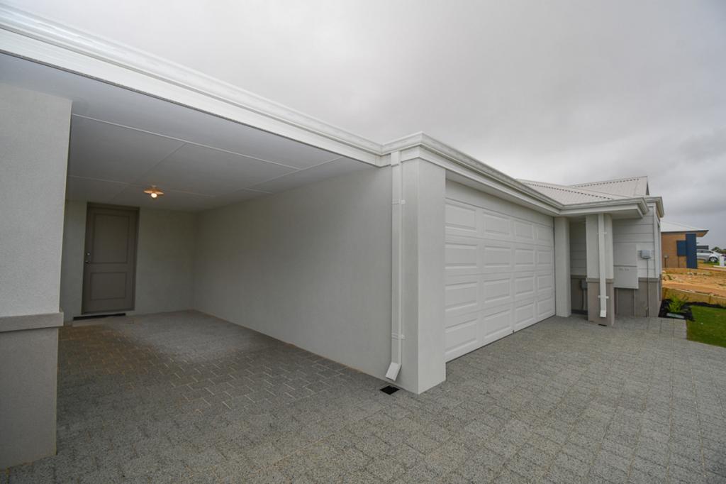18B WESTPORT ST, MADORA BAY, WA 6210