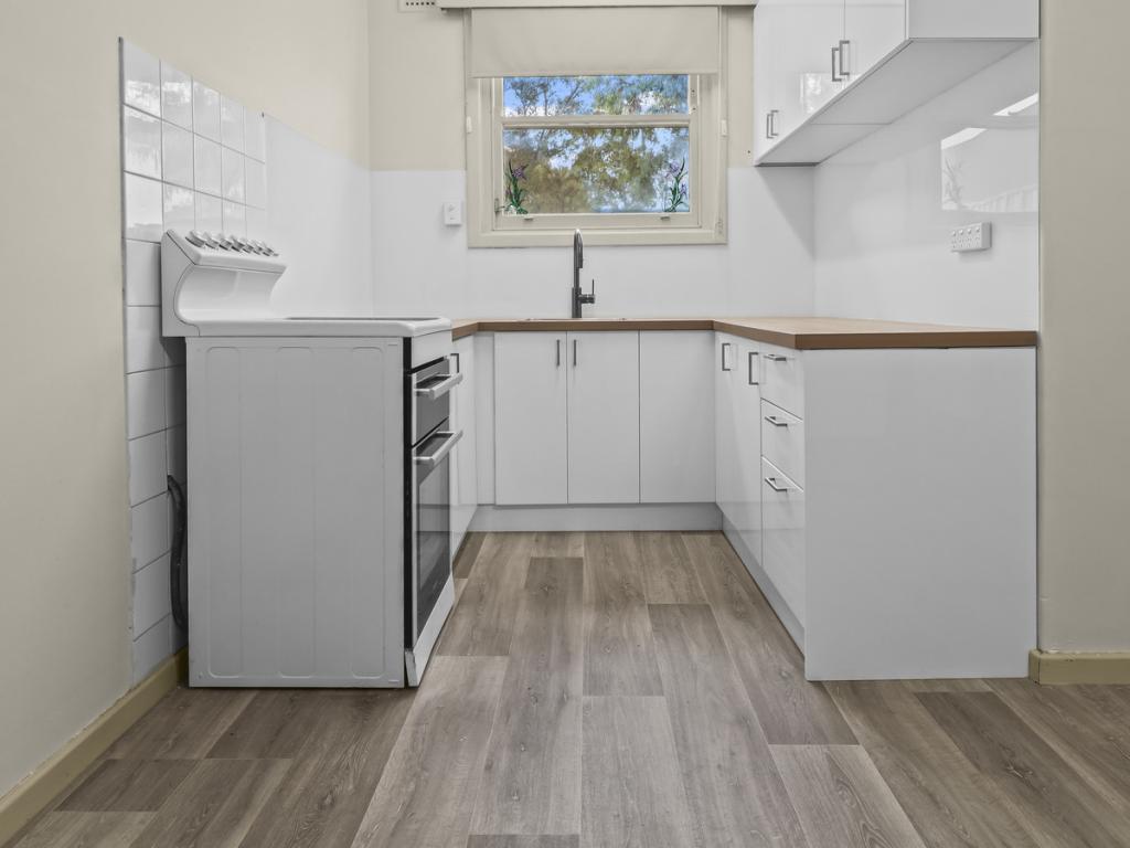 4 Northampton Cres, Elizabeth East, SA 5112