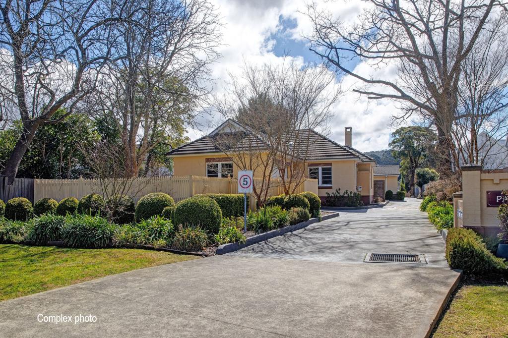 2/34 PARK RD, BOWRAL, NSW 2576