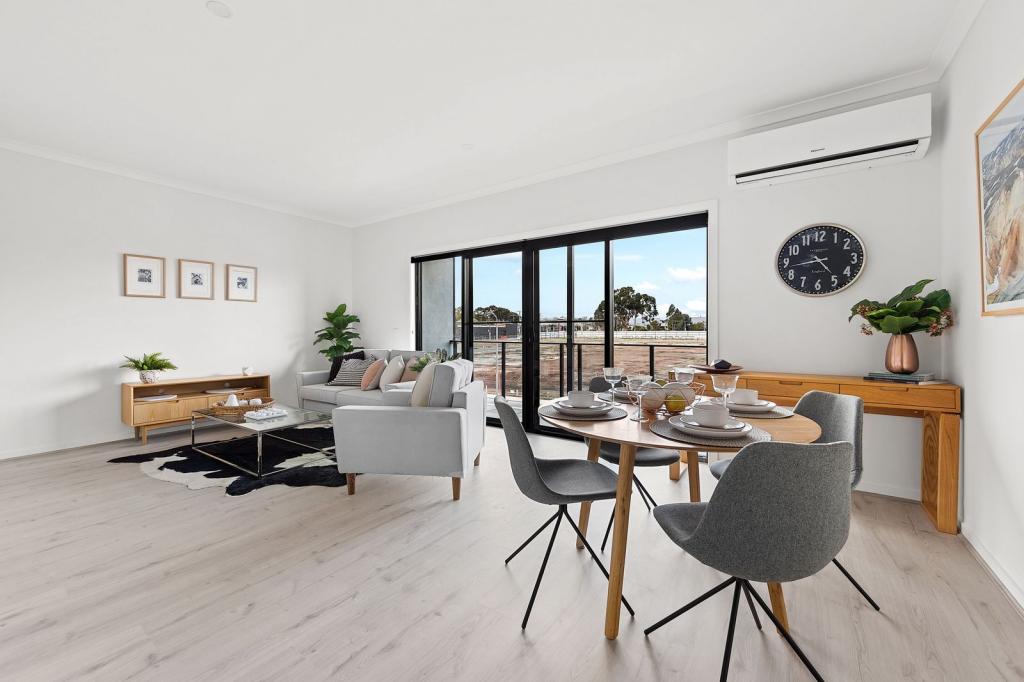 16 YAKKA CCT, BROADMEADOWS, VIC 3047
