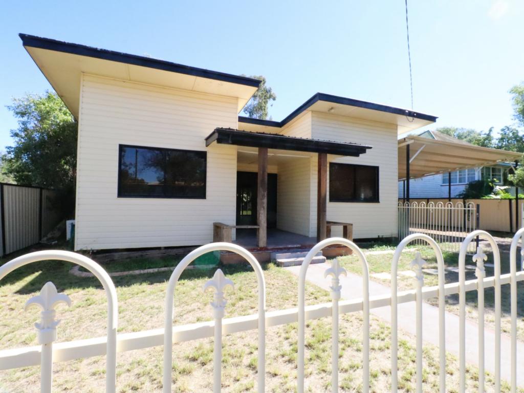 23 Charles St, Roma, QLD 4455