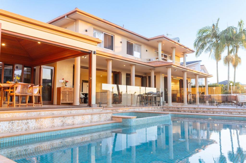 38 Kincardine Dr, Benowa, QLD 4217