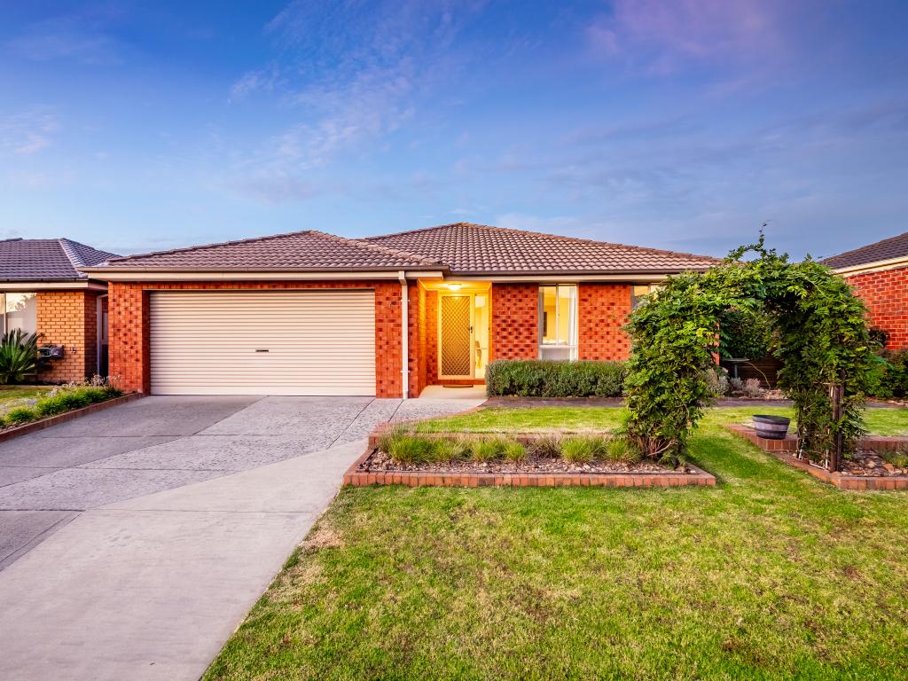 7 Fouz Mews, Cranbourne East, VIC 3977