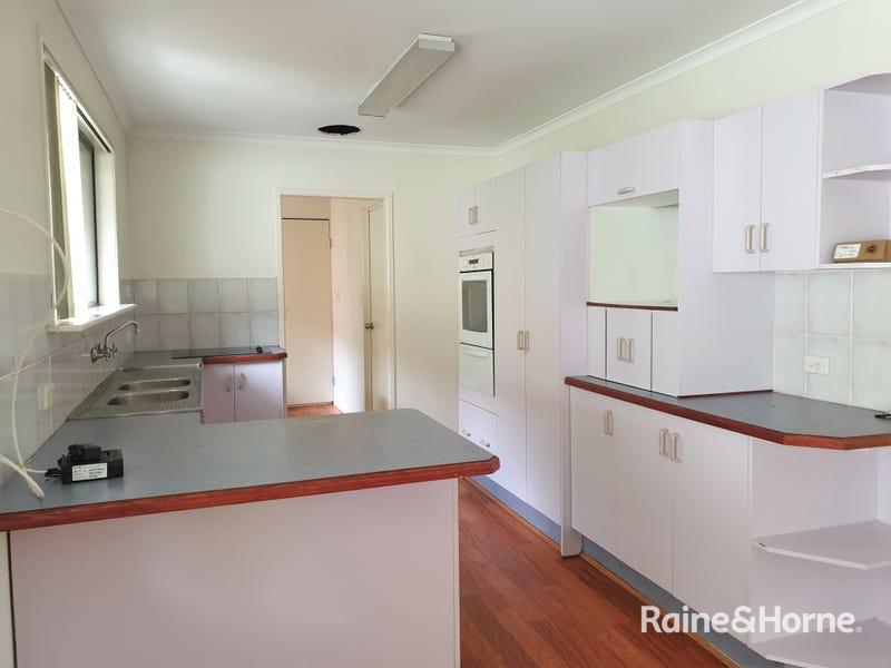 3 Belinda Cres, Springwood, QLD 4127