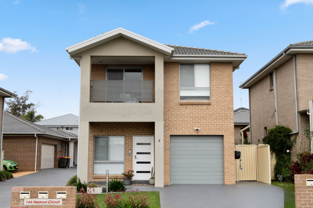 2/144 HAMRUN CCT, ROOTY HILL, NSW 2766