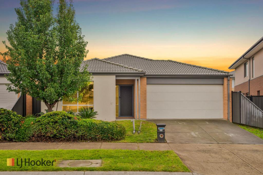 33 PENINSULA CRES, CRAIGIEBURN, VIC 3064
