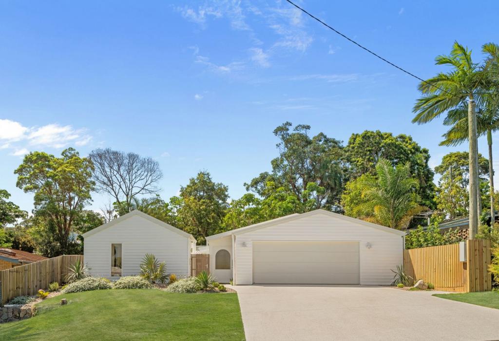 8 Poinciana Ave, Mooloolaba, QLD 4557