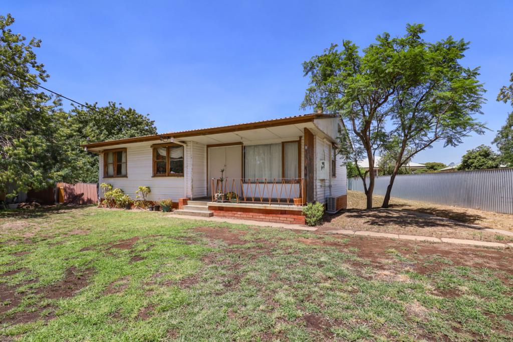 8 Robertson Cres, Deniliquin, NSW 2710